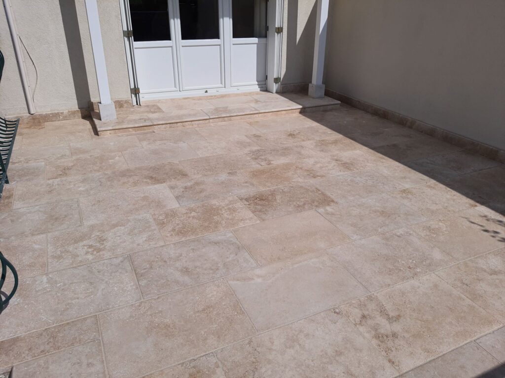 Terrasse en travertin